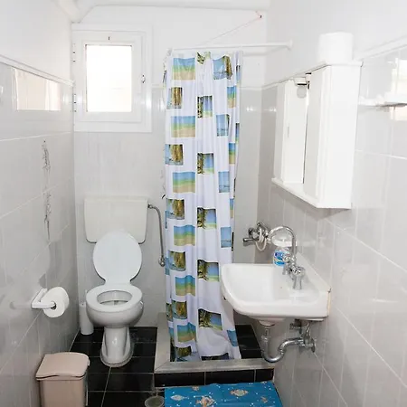 Stella Ликсури