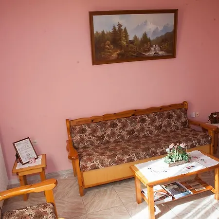 Stella Ликсури